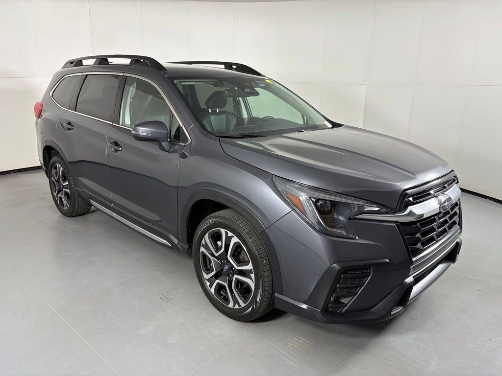 Used 2023 Subaru Ascent Limited AWD/4WD image 2