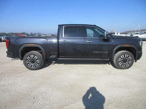 New 2026 GMC Sierra 2500 Denali Ultimate image 3