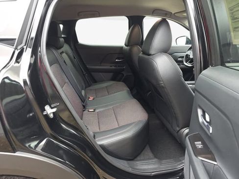 Used 2026 Nissan Kicks SR FWD image 36