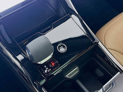 Used 2025 Land Rover Range Rover Sport Dynamic SE image 18