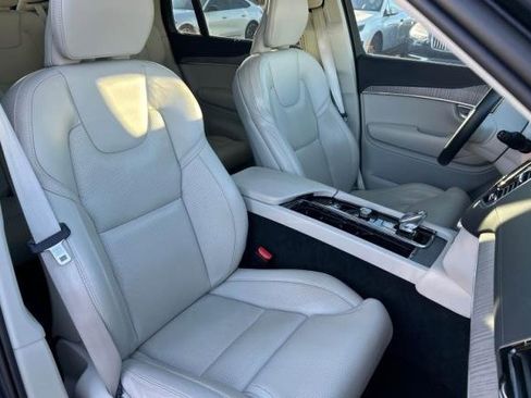 Used 2023 Volvo XC90 T8 Ultimate image 10