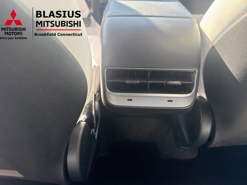 Used 2024 Tesla Model Y Long Range AWD/4WD image 29