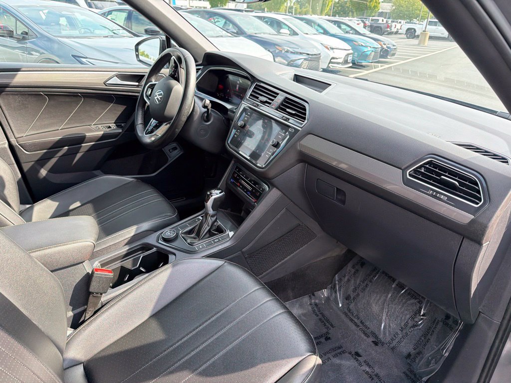 Used 2024 Volkswagen Tiguan SE R-Line AWD/4WD image 10