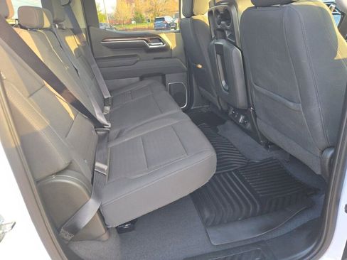 Used 2022 Chevrolet Silverado 1500 LT AWD/4WD image 10