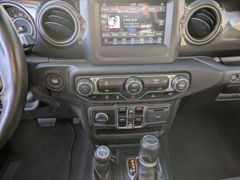 Used 2022 Jeep Gladiator Sport image 18