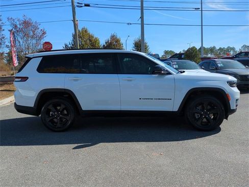 Used 2022 Jeep Grand Cherokee L Laredo image 4