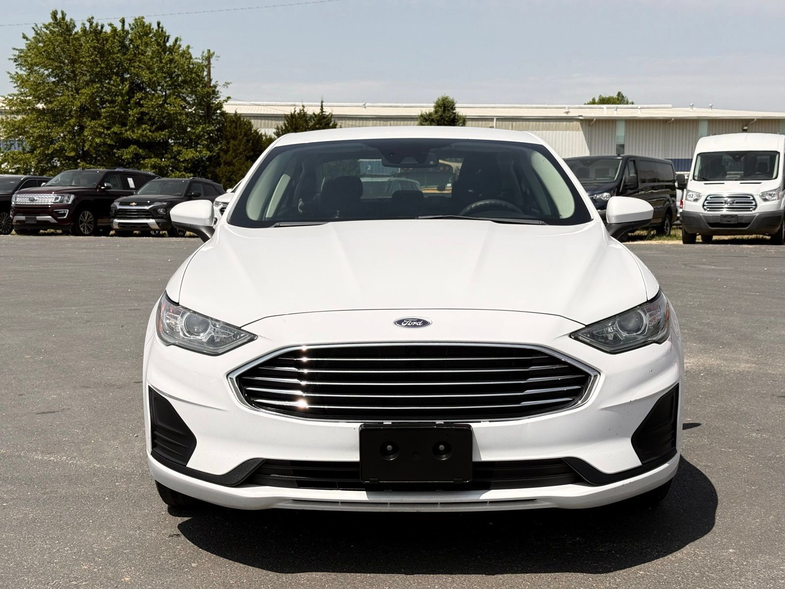 Used 2019 Ford Fusion SE FWD image 2