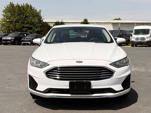 Used 2019 Ford Fusion SE FWD image 2