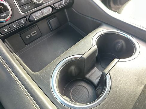 Used 2024 GMC Yukon SLT image 18