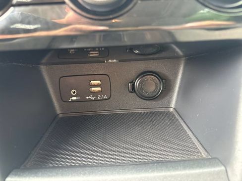 Used 2019 Subaru Forester Premium AWD/4WD image 33