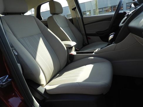 Used 2016 Ford Focus SE FWD image 30