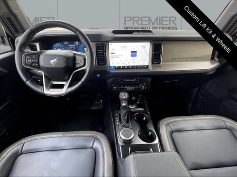 Used 2025 Ford Bronco Outer Banks AWD/4WD image 9