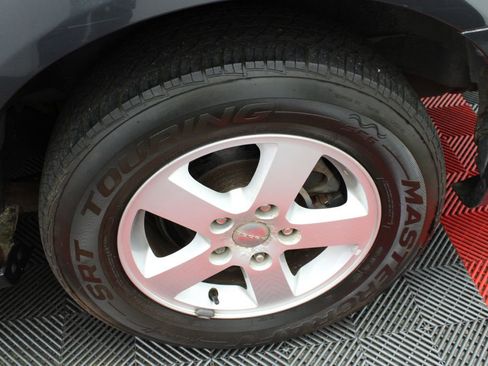 Used 2012 Dodge Grand Caravan SXT image 31