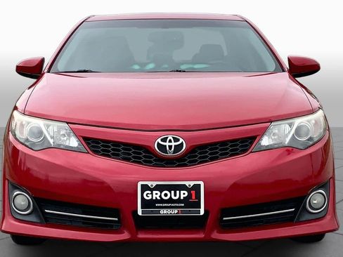 Used 2014 Toyota Camry SE w/ Moonroof Package FWD image 4
