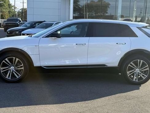 Certified 2024 Cadillac Lyriq Luxury AWD/4WD image 10