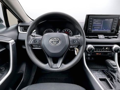 Used 2021 Toyota RAV4 LE image 10