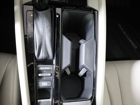 Used 2025 Honda Accord EX-L image 15