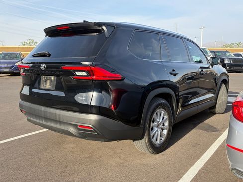 Used 2024 Toyota Grand Highlander FWD image 3