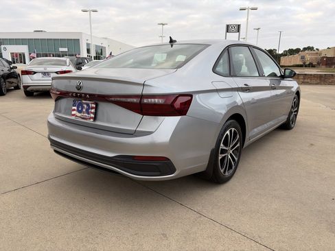 Used 2025 Volkswagen Jetta Sport image 4