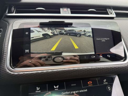 Used 2019 Land Rover Range Rover Velar R-Dynamic SE image 25