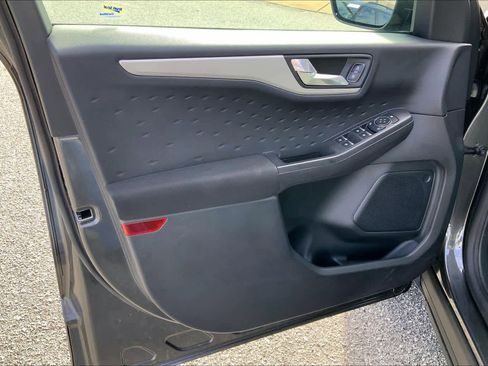 Certified 2020 Ford Escape SE image 19