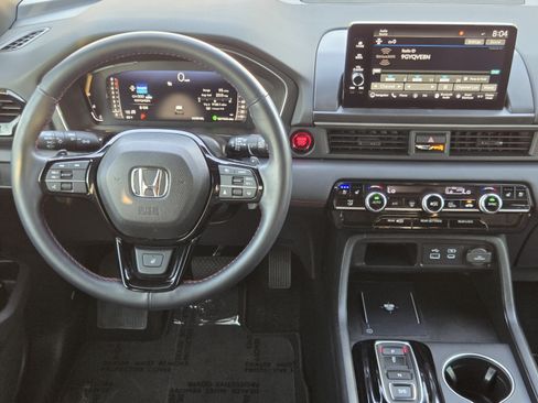 Used 2025 Honda Pilot Black Edition image 24