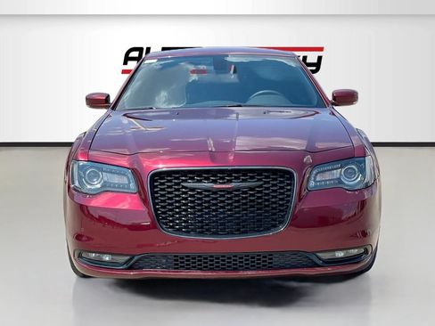 Used 2023 Chrysler 300 S w/ Comfort Group RWD image 2