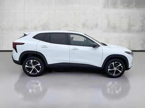 New 2026 Chevrolet Trax RS w/ Sunroof Package image 4