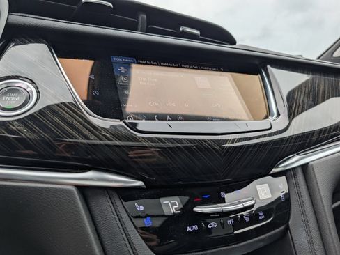 Certified 2023 Cadillac XT6 Premium Luxury w/ Technology Package AWD/4WD image 6