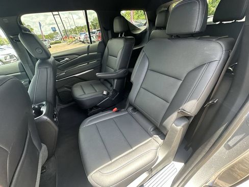 Used 2025 Chevrolet Traverse LT FWD image 26
