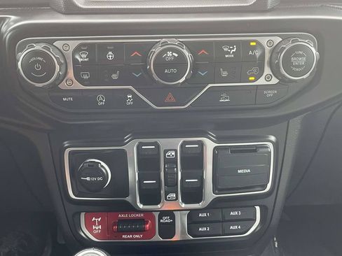 Used 2023 Jeep Gladiator Mojave w/ LED Lighting Group AWD/4WD image 37