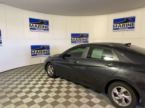 Used 2023 Hyundai Elantra SE w/ Cargo Package FWD image 8