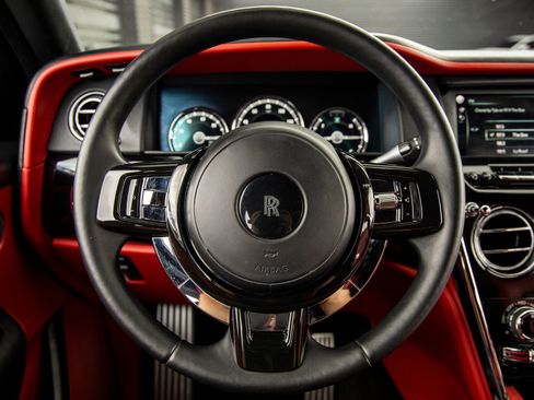 Used 2021 Rolls-Royce Cullinan image 30