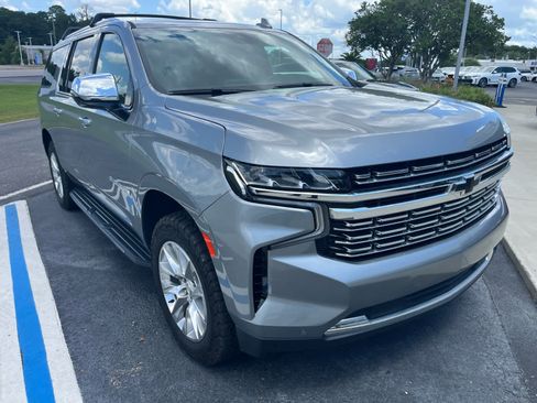 Used 2023 Chevrolet Suburban Premier AWD/4WD image 2