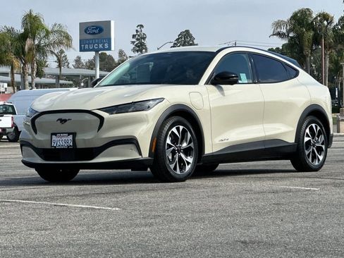 Certified 2025 Ford Mustang Mach-E Select w/ Comfort Package Lite image 8