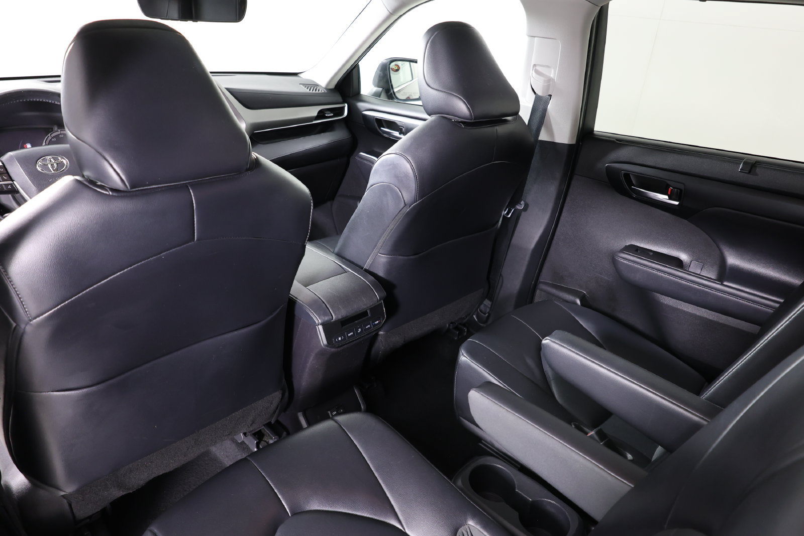 Used 2022 Toyota Highlander XLE AWD/4WD image 51