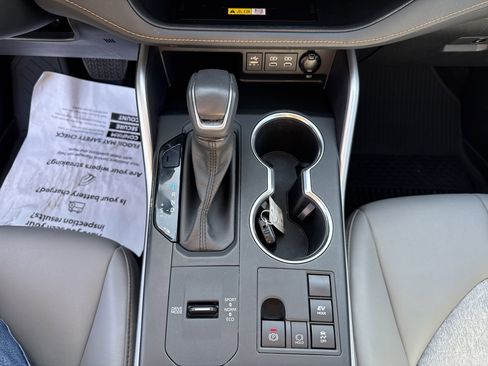 Used 2023 Toyota Highlander Bronze Edition image 22