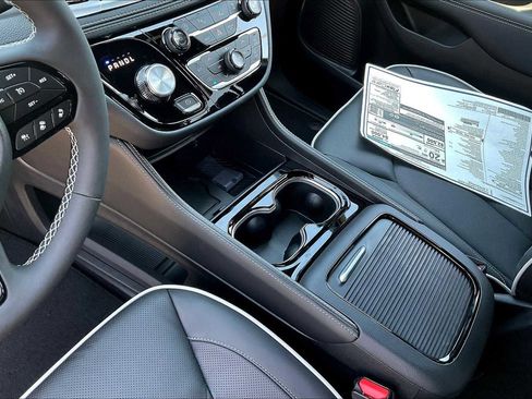 New 2026 Chrysler Pacifica Limited w/ S Appearance Package image 7