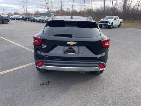 Used 2024 Chevrolet Trax LT w/ LT Convenience Package image 9