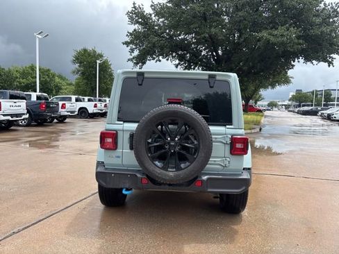 Used 2023 Jeep Wrangler Unlimited Sahara w/ Cold Weather Group AWD/4WD image 6