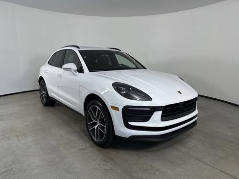 Certified 2025 Porsche Macan AWD/4WD image 9
