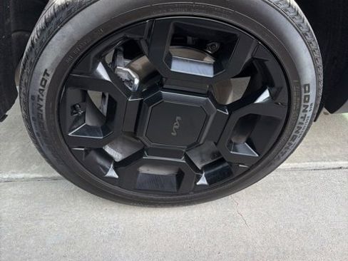 Certified 2025 Kia Sorento SX image 31