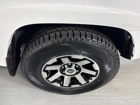 Used 2024 Toyota 4Runner TRD Off-Road Premium w/ Moonroof Package AWD/4WD image 11