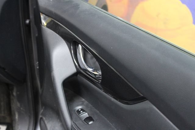 Used 2018 Nissan Rogue SV AWD/4WD image 11