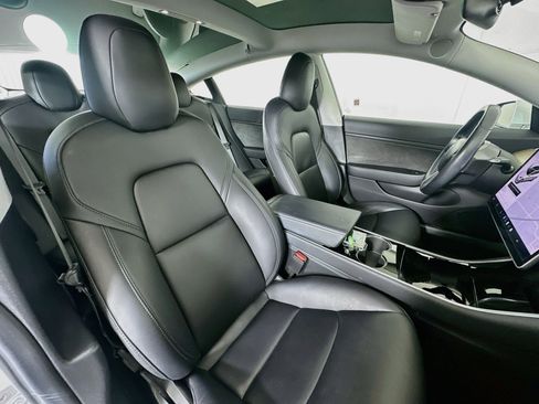 Used 2018 Tesla Model 3 Long Range RWD image 31