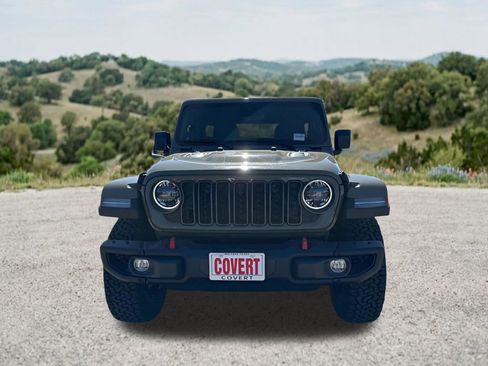 Used 2025 Jeep Wrangler Unlimited Rubicon AWD/4WD image 3