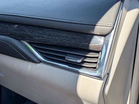 Used 2023 Cadillac XT4 Premium Luxury image 37