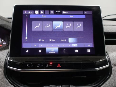 Used 2023 Jeep Compass Latitude AWD/4WD image 29