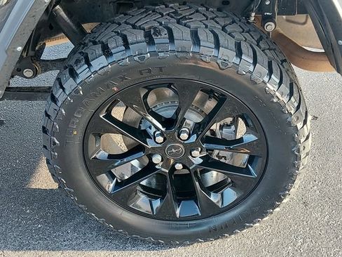 Used 2024 Jeep Gladiator Sport AWD/4WD image 16