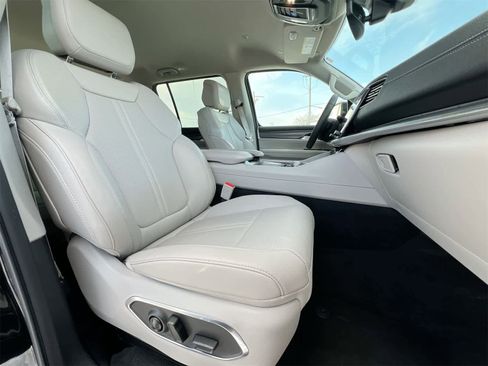 Used 2023 Jeep Wagoneer Series III w/ Preferred Equipment Group image 21